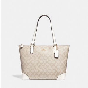Zip Top Tote In Signature Canvas